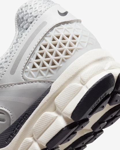 Nike Zoom Vomero 5 Light Bone / Metallic Silver