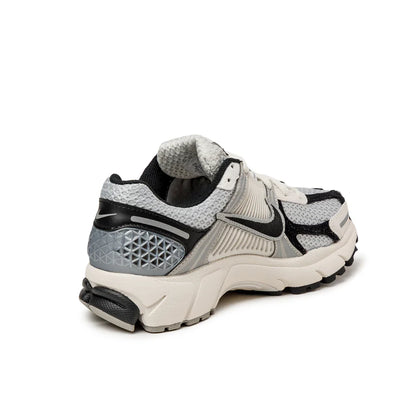 Nike Zoom Vomero 5 “Dust Black”